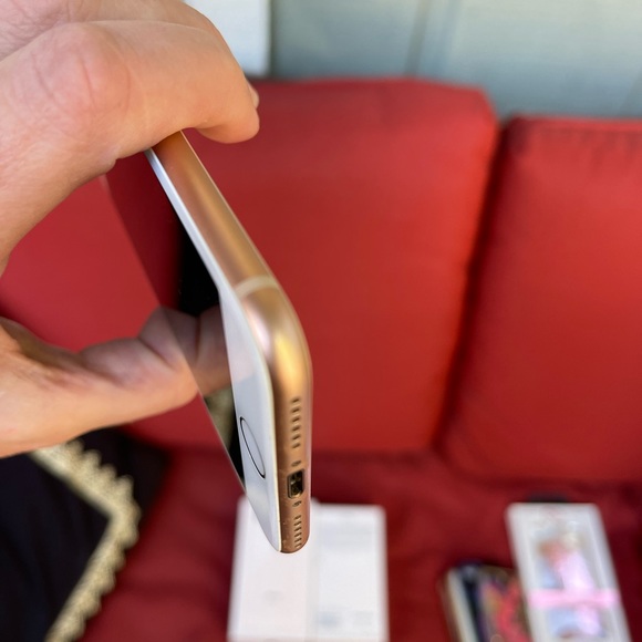 Like New iPhone 8 - Picture 3 of 9